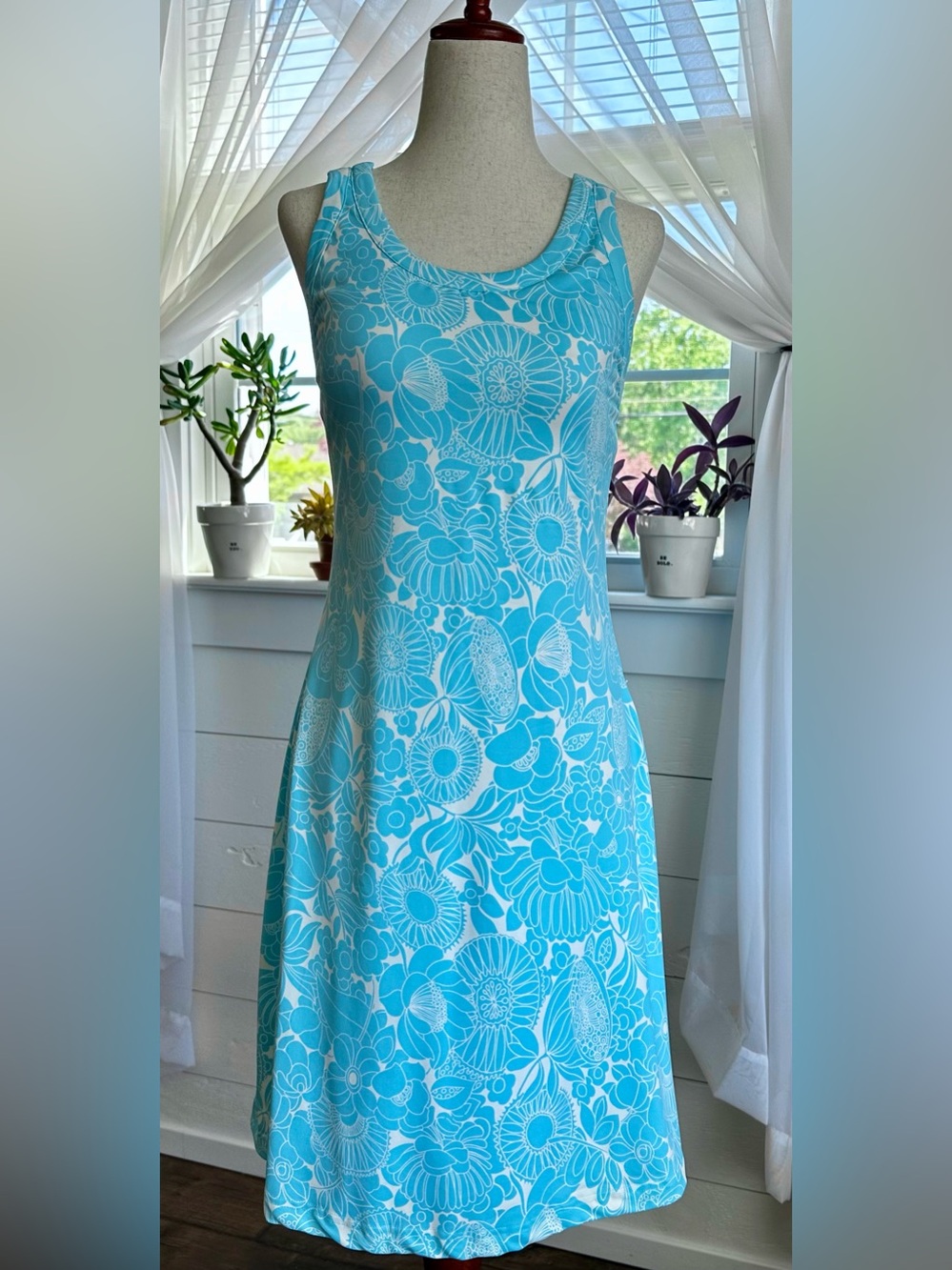 TITLE NINE Blue and White Cirque De La Vie Dress 
Size Small